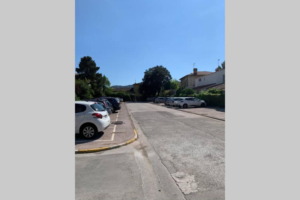 Studio Proche Plage Et Calanques Excursion Bateau Possible Marseilles Exterior foto